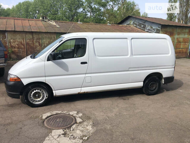 Белый Тойота Хиасе, объемом двигателя 2.49 л и пробегом 390 тыс. км за 9999 $, фото 4 на Automoto.ua