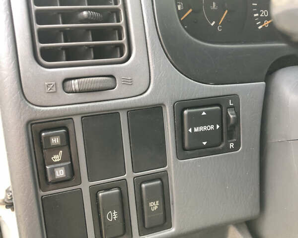 Белый Тойота Хиасе, объемом двигателя 2.49 л и пробегом 390 тыс. км за 9999 $, фото 6 на Automoto.ua