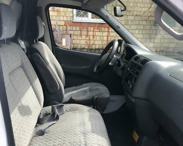 Белый Тойота Хиасе, объемом двигателя 2.49 л и пробегом 390 тыс. км за 9999 $, фото 12 на Automoto.ua