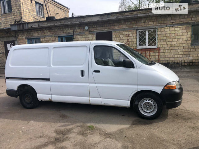 Белый Тойота Хиасе, объемом двигателя 2.49 л и пробегом 390 тыс. км за 9999 $, фото 2 на Automoto.ua