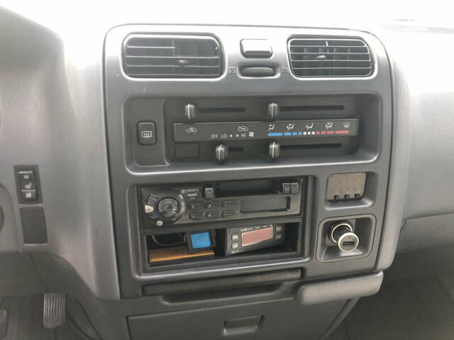 Белый Тойота Хиасе, объемом двигателя 2.49 л и пробегом 390 тыс. км за 9999 $, фото 9 на Automoto.ua