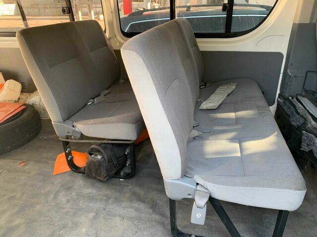 Білий Тойота Хіасє, об'ємом двигуна 2.5 л та пробігом 279 тис. км за 11227 $, фото 4 на Automoto.ua