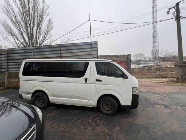 Білий Тойота Хіасє, об'ємом двигуна 2.5 л та пробігом 279 тис. км за 11227 $, фото 2 на Automoto.ua