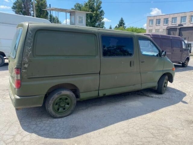 Белый Тойота Хиасе, объемом двигателя 2.5 л и пробегом 381 тыс. км за 8000 $, фото 3 на Automoto.ua