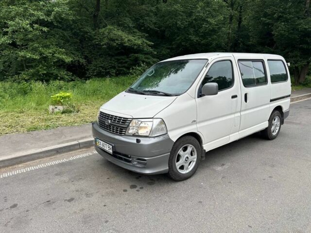 Белый Тойота Хиасе, объемом двигателя 2.5 л и пробегом 136 тыс. км за 11000 $, фото 3 на Automoto.ua