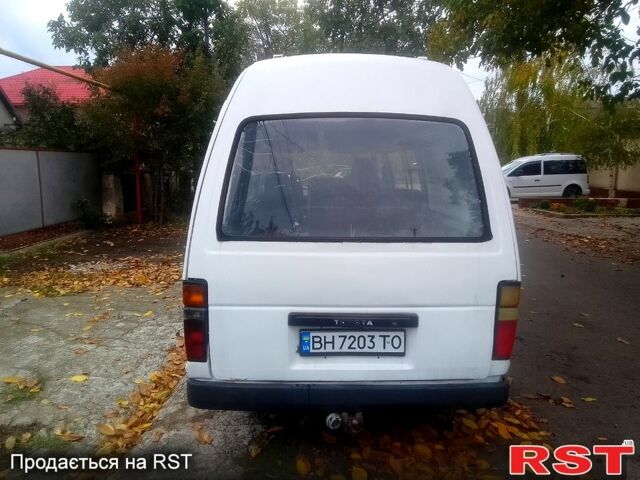 Тойота Хіасє 1990 у Одесі на Automoto.ua Білий Тойота Хіасє, об'ємом двигуна 2.4 л та пробігом 400 тис. км за 2300 $, фото 5 на Automoto.ua