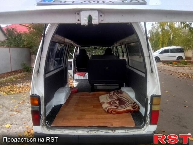 Тойота Хіасє 1990 у Одесі на Automoto.ua Білий Тойота Хіасє, об'ємом двигуна 2.4 л та пробігом 400 тис. км за 2300 $, фото 13 на Automoto.ua