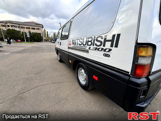 Білий Тойота Хіасє, об'ємом двигуна 2.5 л та пробігом 360 тис. км за 3000 $, фото 8 на Automoto.ua