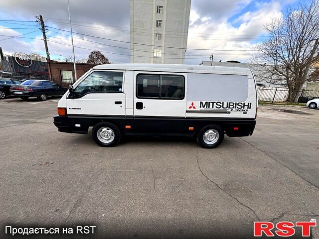 Білий Тойота Хіасє, об'ємом двигуна 2.5 л та пробігом 360 тис. км за 3000 $, фото 7 на Automoto.ua