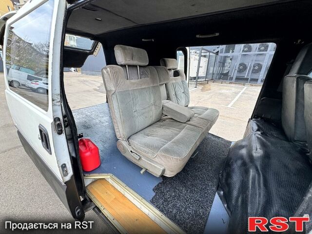 Білий Тойота Хіасє, об'ємом двигуна 2.5 л та пробігом 360 тис. км за 3000 $, фото 2 на Automoto.ua