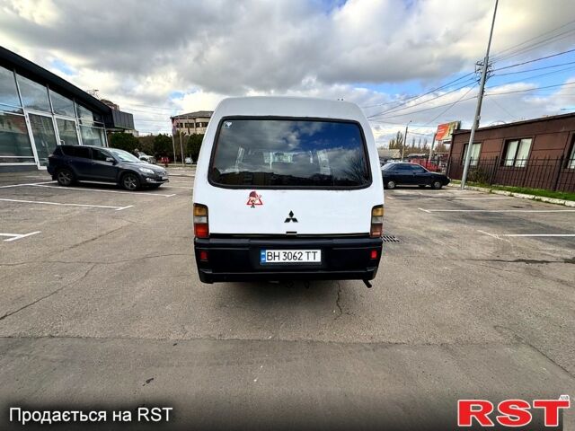 Белый Тойота Хиасе, объемом двигателя 2.5 л и пробегом 360 тыс. км за 3000 $, фото 10 на Automoto.ua