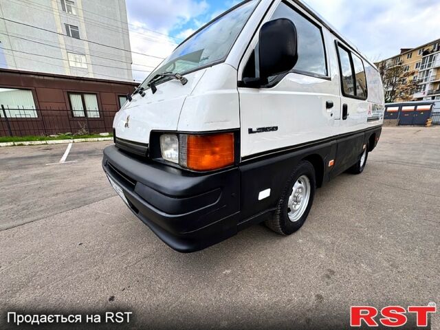 Білий Тойота Хіасє, об'ємом двигуна 2.5 л та пробігом 360 тис. км за 3000 $, фото 6 на Automoto.ua