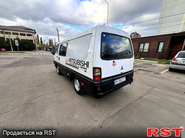 Белый Тойота Хиасе, объемом двигателя 2.5 л и пробегом 360 тыс. км за 3000 $, фото 9 на Automoto.ua