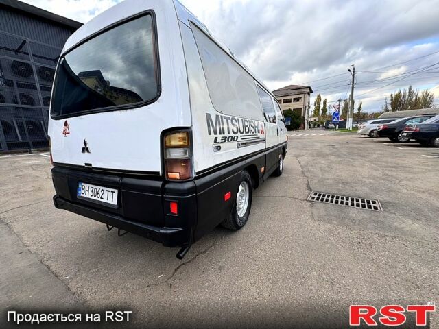 Білий Тойота Хіасє, об'ємом двигуна 2.5 л та пробігом 360 тис. км за 3000 $, фото 11 на Automoto.ua