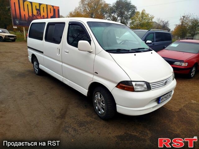 Белый Тойота Хиасе, объемом двигателя 2.5 л и пробегом 320 тыс. км за 4000 $, фото 2 на Automoto.ua