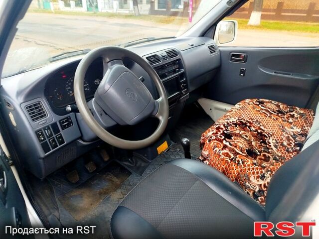 Белый Тойота Хиасе, объемом двигателя 2.5 л и пробегом 320 тыс. км за 4000 $, фото 6 на Automoto.ua