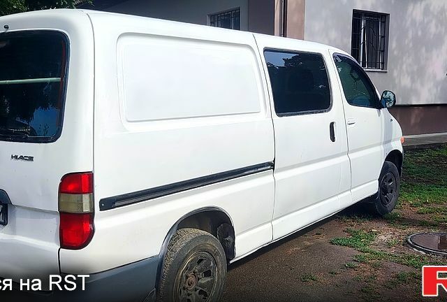 Белый Тойота Хиасе, объемом двигателя 2.5 л и пробегом 334 тыс. км за 6500 $, фото 2 на Automoto.ua