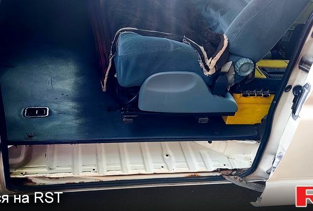 Белый Тойота Хиасе, объемом двигателя 2.5 л и пробегом 334 тыс. км за 6500 $, фото 13 на Automoto.ua