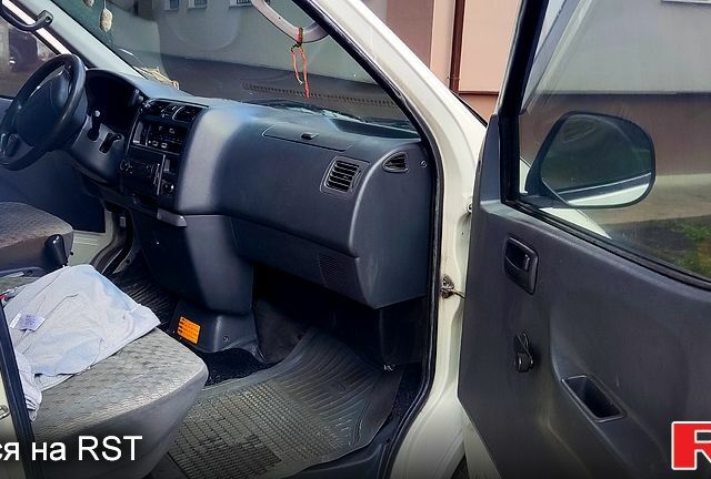 Белый Тойота Хиасе, объемом двигателя 2.5 л и пробегом 334 тыс. км за 6500 $, фото 12 на Automoto.ua