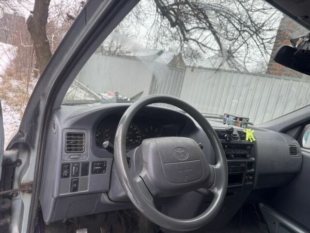 Черный Тойота Хиасе, объемом двигателя 2.4 л и пробегом 400 тыс. км за 3850 $, фото 4 на Automoto.ua