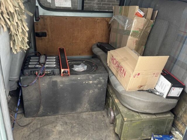 Черный Тойота Хиасе, объемом двигателя 2.4 л и пробегом 400 тыс. км за 3850 $, фото 5 на Automoto.ua