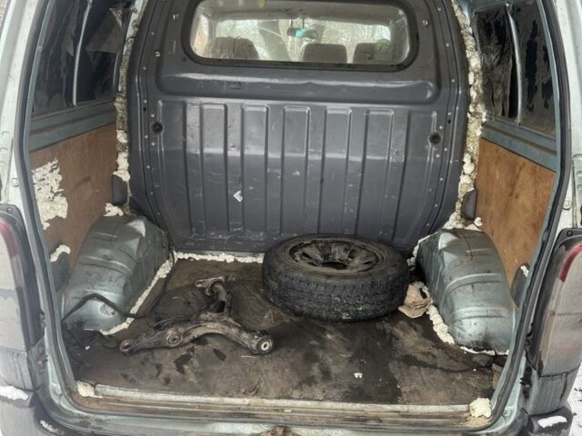 Черный Тойота Хиасе, объемом двигателя 2.4 л и пробегом 400 тыс. км за 3850 $, фото 6 на Automoto.ua