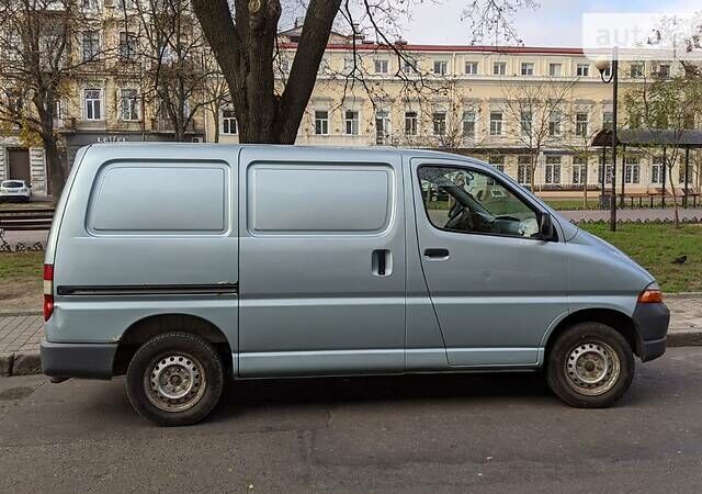 Зелений Тойота Хайс вант., об'ємом двигуна 2.5 л та пробігом 330 тис. км за 5000 $, фото 1 на Automoto.ua