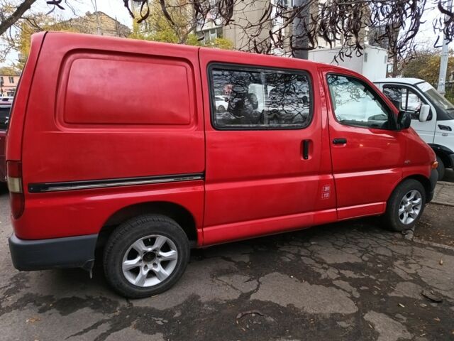 Красный Тойота Хиасе, объемом двигателя 2.5 л и пробегом 307 тыс. км за 6389 $, фото 2 на Automoto.ua