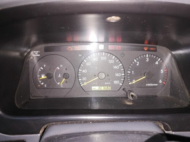 Красный Тойота Хиасе, объемом двигателя 2.5 л и пробегом 307 тыс. км за 6389 $, фото 6 на Automoto.ua