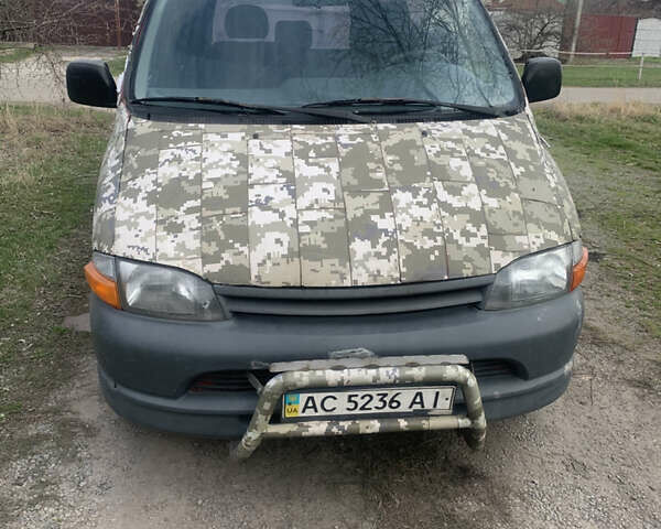 Красный Тойота Хиасе, объемом двигателя 2.4 л и пробегом 450 тыс. км за 4500 $, фото 4 на Automoto.ua