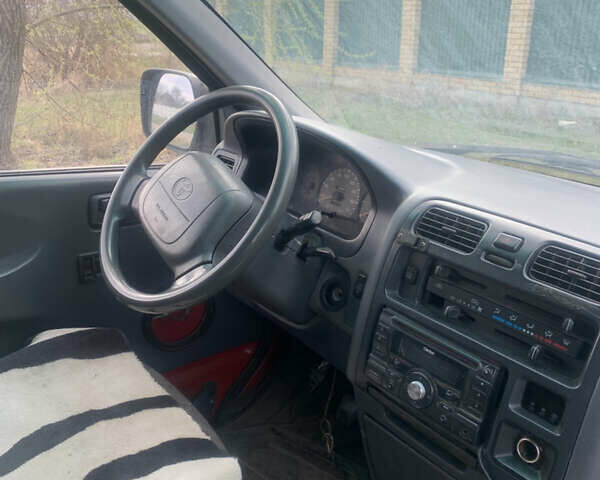 Красный Тойота Хиасе, объемом двигателя 2.4 л и пробегом 450 тыс. км за 4500 $, фото 8 на Automoto.ua