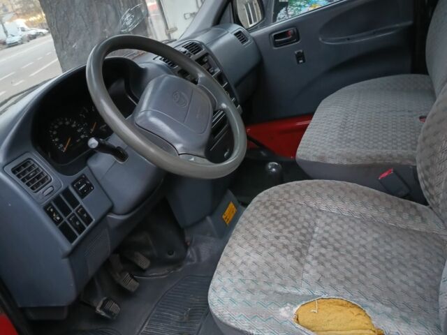 Красный Тойота Хиасе, объемом двигателя 2.5 л и пробегом 307 тыс. км за 6389 $, фото 6 на Automoto.ua