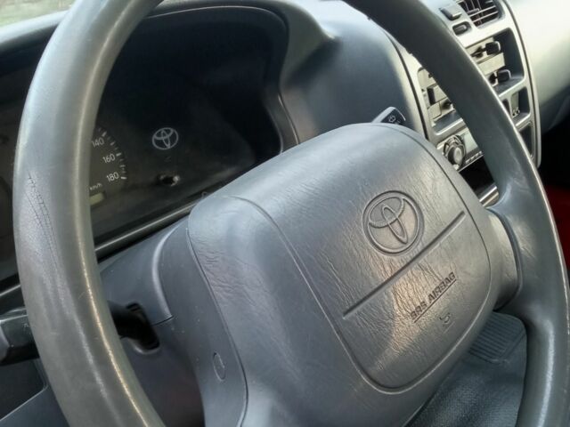 Красный Тойота Хиасе, объемом двигателя 2.5 л и пробегом 225 тыс. км за 9500 $, фото 4 на Automoto.ua