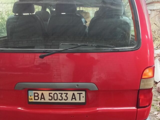 Красный Тойота Хиасе, объемом двигателя 2.5 л и пробегом 225 тыс. км за 9500 $, фото 1 на Automoto.ua