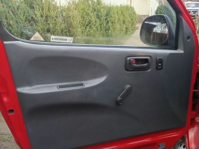 Красный Тойота Хиасе, объемом двигателя 2.5 л и пробегом 225 тыс. км за 9500 $, фото 7 на Automoto.ua