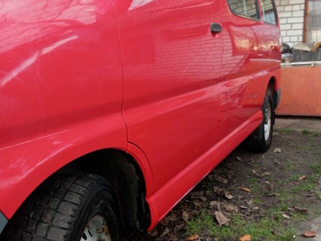 Красный Тойота Хиасе, объемом двигателя 2.5 л и пробегом 225 тыс. км за 9500 $, фото 3 на Automoto.ua