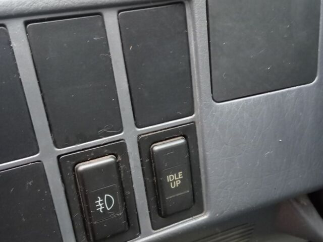 Красный Тойота Хиасе, объемом двигателя 2.5 л и пробегом 225 тыс. км за 9500 $, фото 6 на Automoto.ua