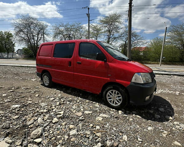 Червоний Тойота Хіасє, об'ємом двигуна 2.5 л та пробігом 190 тис. км за 8900 $, фото 3 на Automoto.ua