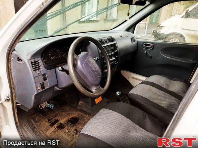 Тойота Хиасе, объемом двигателя 2.5 л и пробегом 318 тыс. км за 5300 $, фото 5 на Automoto.ua