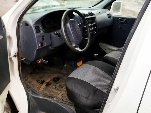 Тойота Хиасе, объемом двигателя 2.5 л и пробегом 318 тыс. км за 5300 $, фото 4 на Automoto.ua