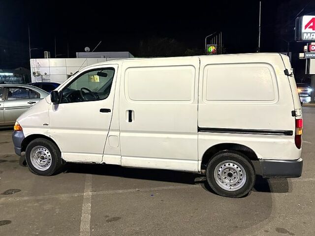 Тойота Хиасе, объемом двигателя 2.5 л и пробегом 400 тыс. км за 3450 $, фото 5 на Automoto.ua