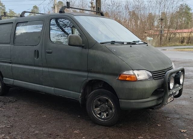 Тойота Хиасе, объемом двигателя 2.5 л и пробегом 378 тыс. км за 4850 $, фото 2 на Automoto.ua