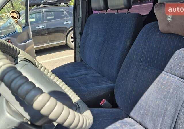 Тойота Хиасе, объемом двигателя 2.4 л и пробегом 283 тыс. км за 8000 $, фото 4 на Automoto.ua