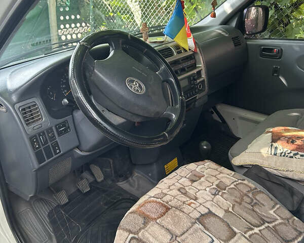 Тойота Хиасе, объемом двигателя 2.5 л и пробегом 230 тыс. км за 7900 $, фото 3 на Automoto.ua
