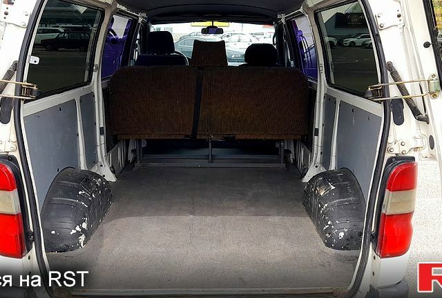 Тойота Хіасє, об'ємом двигуна 2.5 л та пробігом 210 тис. км за 8200 $, фото 8 на Automoto.ua