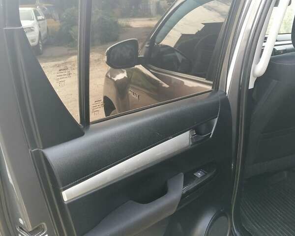 Серый Тойота Хиасе, объемом двигателя 2.39 л и пробегом 277 тыс. км за 18600 $, фото 2 на Automoto.ua