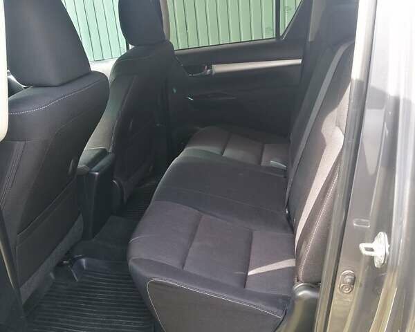 Серый Тойота Хиасе, объемом двигателя 2.39 л и пробегом 277 тыс. км за 18600 $, фото 4 на Automoto.ua