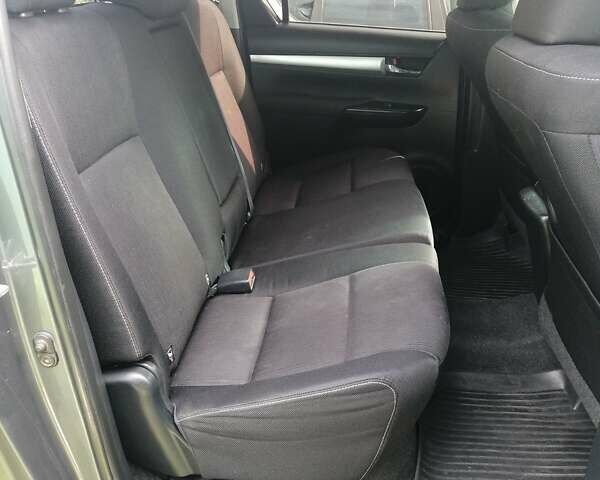 Серый Тойота Хиасе, объемом двигателя 2.39 л и пробегом 277 тыс. км за 18600 $, фото 5 на Automoto.ua