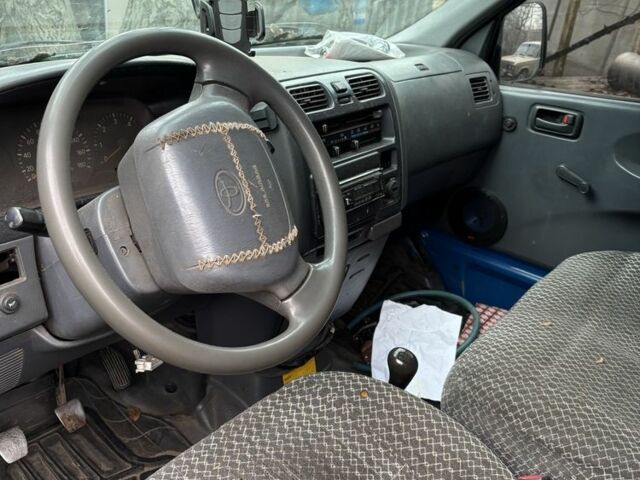 Сірий Тойота Хіасє, об'ємом двигуна 2.5 л та пробігом 250 тис. км за 3000 $, фото 2 на Automoto.ua