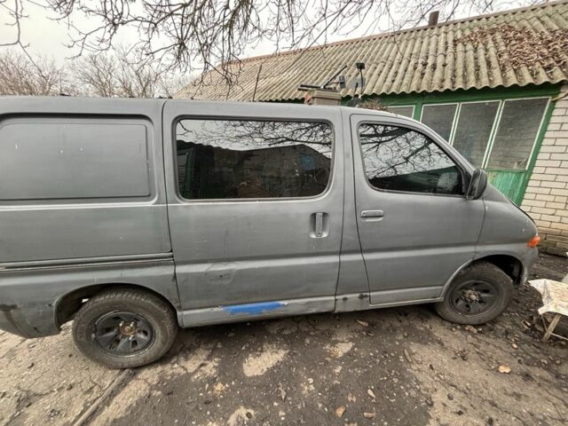 Сірий Тойота Хіасє, об'ємом двигуна 2.5 л та пробігом 250 тис. км за 3000 $, фото 1 на Automoto.ua